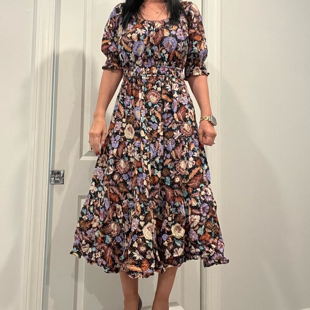 Peasant style - can be worn off the shoulders.